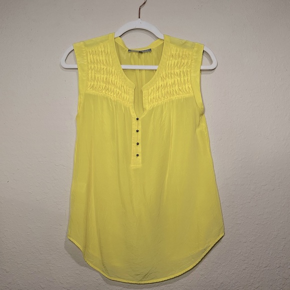 Daniel Rainn Tops - 104. Daniel Rainn 100% Silk Yellow Sleeveless Blouse Tank Top